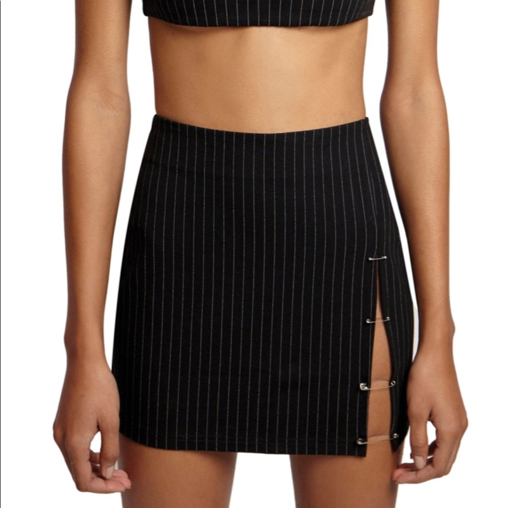 Danielle guizio pinstripe safety pin detail mini skirt!